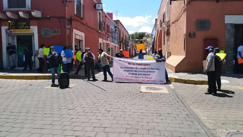 Se manifiestan artesanos y bloquean calles en la capital