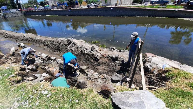 Inconformes con obra en presa de Huactzinco se manifiestan, acusan int...