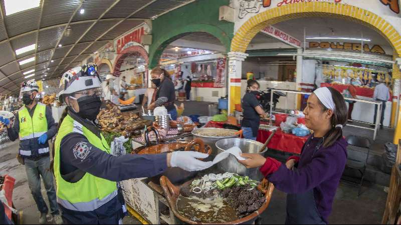 Continúan filtros sanitarios del gobierno estatal en tianguis de Apiz...