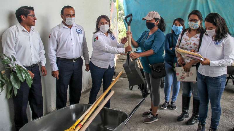 Arranca actividades asociación con entrega de paquetes 