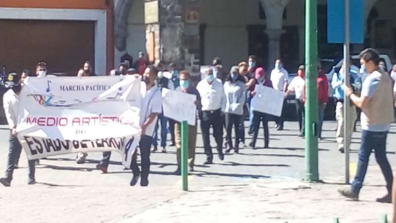 Marchan músicos tlaxcaltecas para pedir apoyo económico, cancelació...