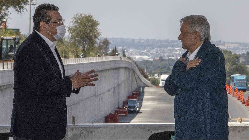 Presidente AMLO y Marco Mena supervisan obras de la carretera Tlaxcala...