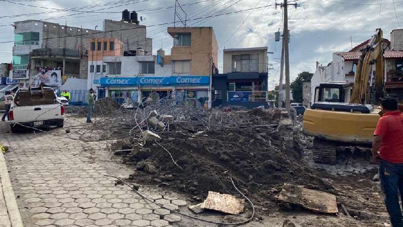 En Zacatelco derriban obra apenas 5 días después de construirse, cri...