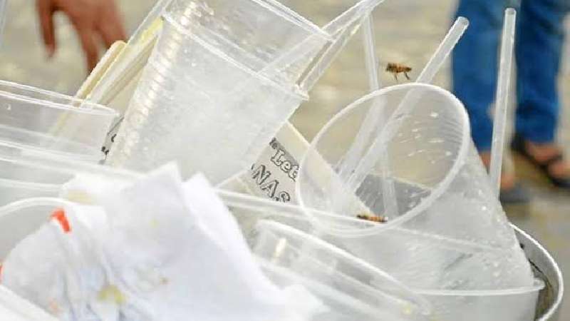 Pandemia marca regreso de plásticos de un solo uso para evitar contag...