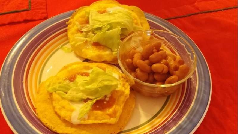 Tostadas de huevo con aguacate