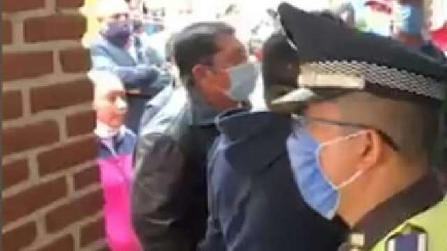 Se desata conflicto en Ayometitla, pobladores retienen a presidente de...