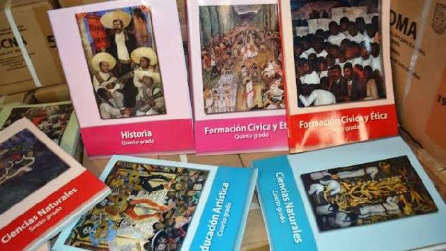 En secundaria de Zacatelco sino pagan cuotas no hay libros de texto 