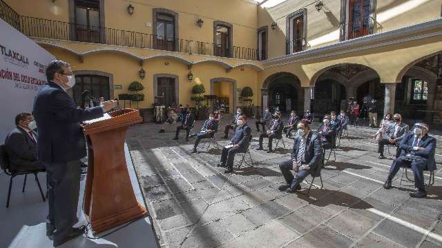 Marco Mena anuncia estrategia estatal para fortalecer educación a dis...