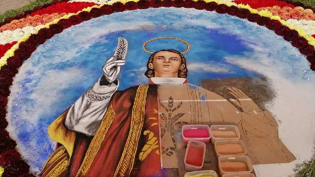 En Cuapiaxtla realizan bella alfombra con la imagen de San Lorenzo mártir