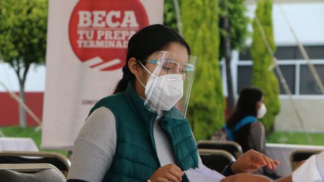 260 jóvenes tlaxcaltecas reciben la beca 