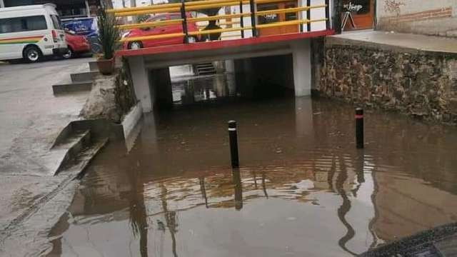 Aunque la hicieron dos veces, obra de Tomás Orea se inunda, le llueve...