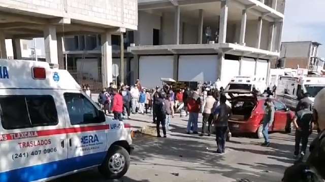 Policías de Apizaco no llegan a llamado de auxilio, chocaron en el ca...