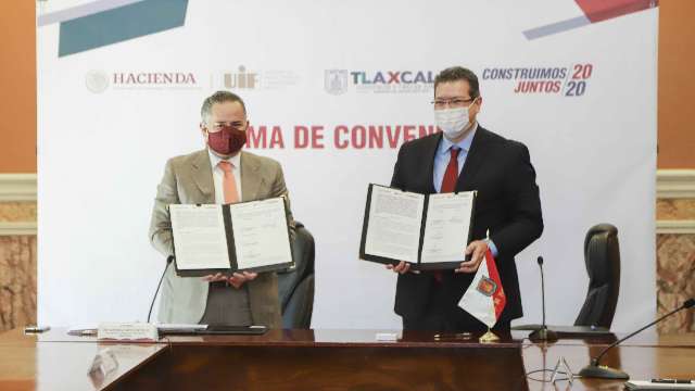 Marco Mena y Santiago Nieto firman convenios para combatir uso de recu...