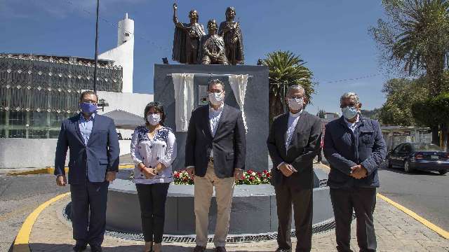 Encabeza Marco Mena develación de monumento en honor a los niños má...