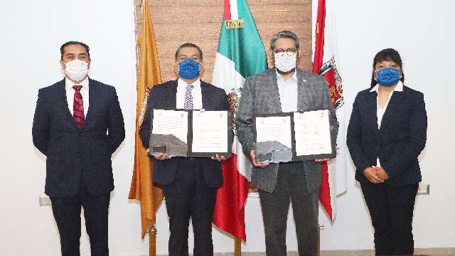 Firman convenio de colaboración la UATx y el IAIP