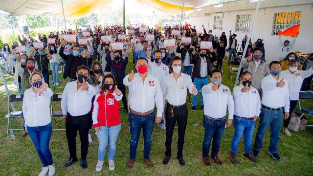 Toman protesta a jóvenes que se sumaron al proyecto de Redes Sociales...