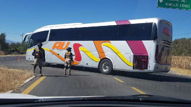 Afecta tránsito vehicular manifestación de habitantes de Acatitla 