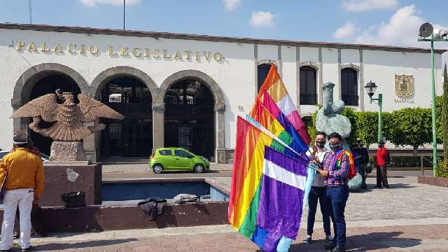 Tras 18 años de lucha, celebran matrimonio igualitario; aún quedan p...