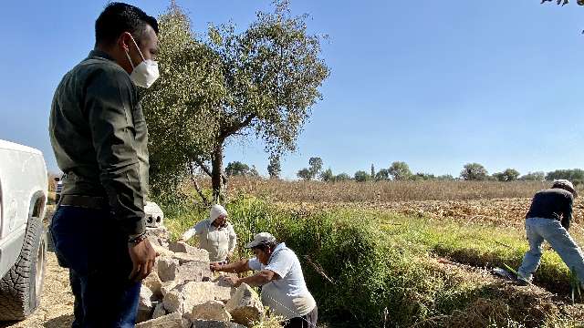 Inicia en Xicohtzinco programa de construcción de puentes para campesinos