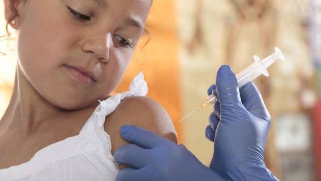 Los niños y personas menores de 40 años serán los últimos en vacun...