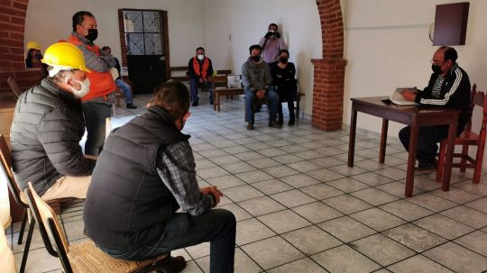 Restauran parroquia de San Lorenzo Mártir en el municipio de Cuapiaxt...