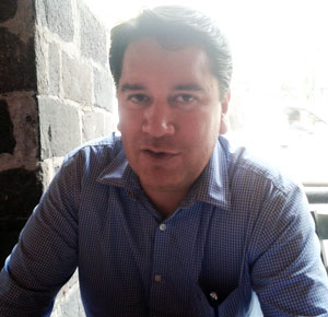 Con una sombra a cuestas, Alejandro Xochihua inicia su campaña