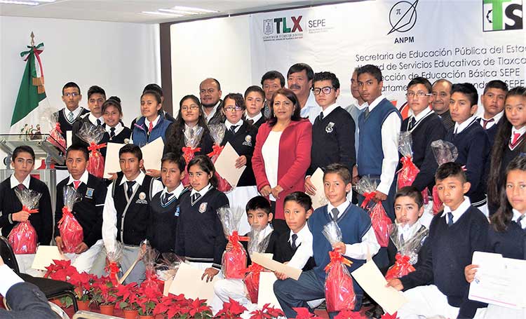 Premia SEPE a 30 alumnos del subsistema de telesecundaria