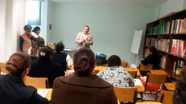 Capacita CEDH a personal médico del hospital general del estado