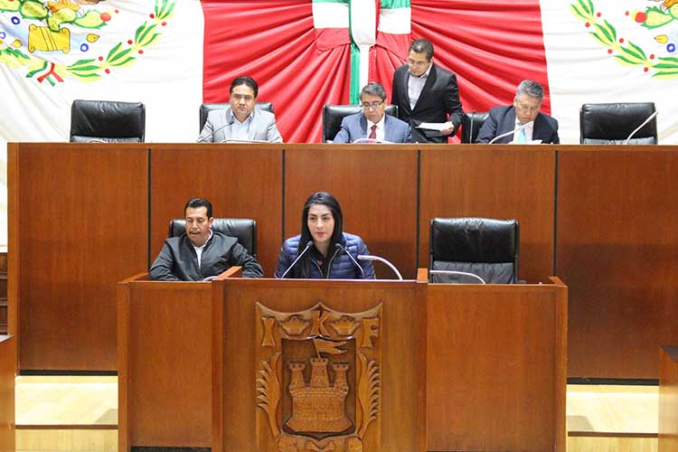 Dan lectura a iniciativa que garantiza un paquete de útiles escolares