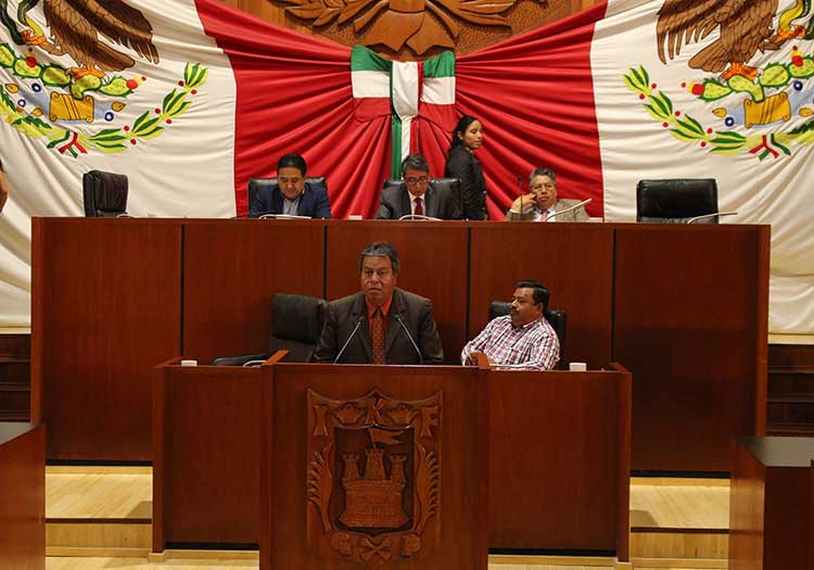 Proponen reforma constitucional para revocar mandato a funcionarios públicos