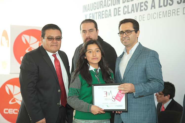 Entrega Secretario de educación claves a 32 planteles de Cecyte para operar centros emprendedores