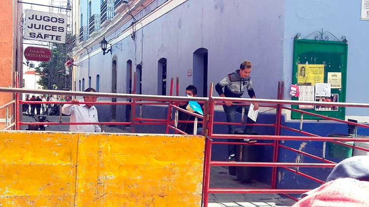 Denuncian vecinos del centro de Huamantla mala organización Huamantlada