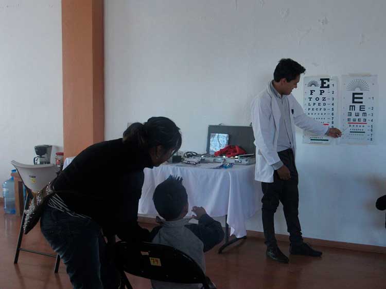 Realiza Ayuntamiento capitalino jornada de salud visual para toda la familia