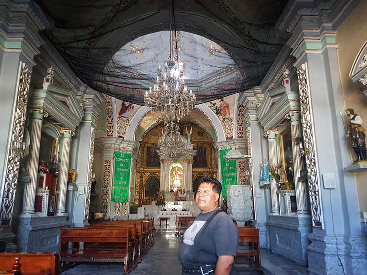 Axocomanitla de fiesta y sin iglesia, se derrumba y deja heridos