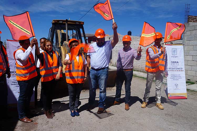 Gobierno de Isabel Badillo da banderazo de salida a obra de pavimentación