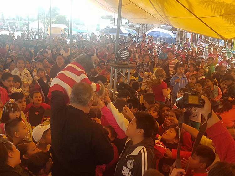 Abarrotan función de títeres en Xicohtzinco
