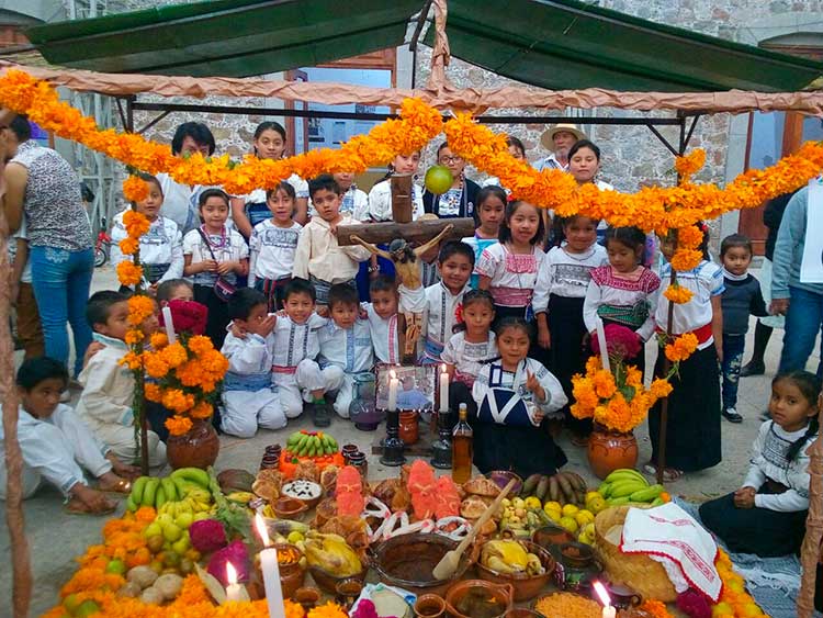 Gana primaria Bimi Manandi Yumhu concurso de ofrendas en Ixtenco