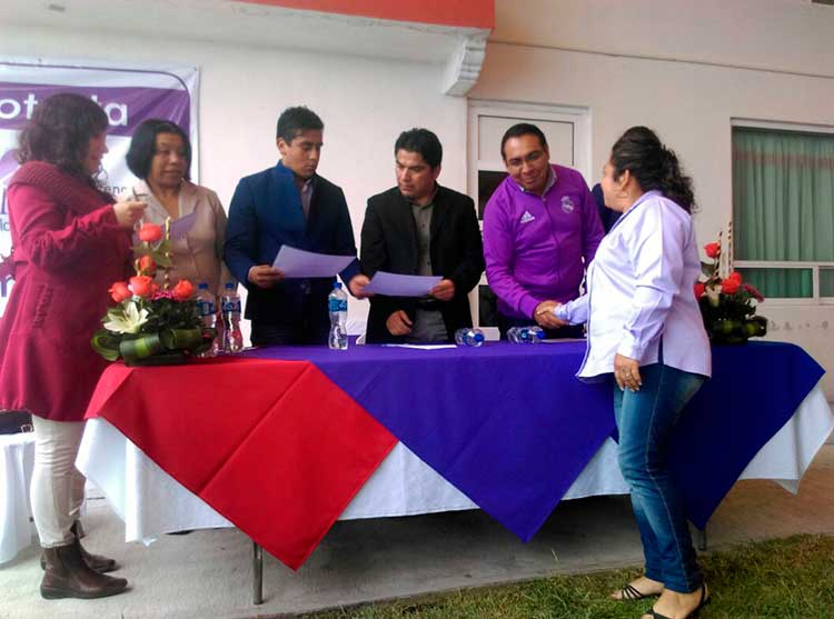 Toman protesta integrantes del Comité Municipal del PES en Ixtenco