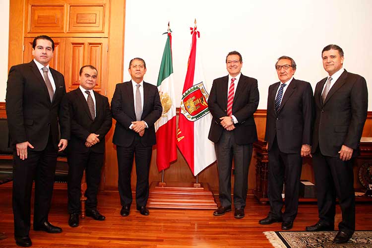 Se reúne Marco Mena con subprocurador de la PGR