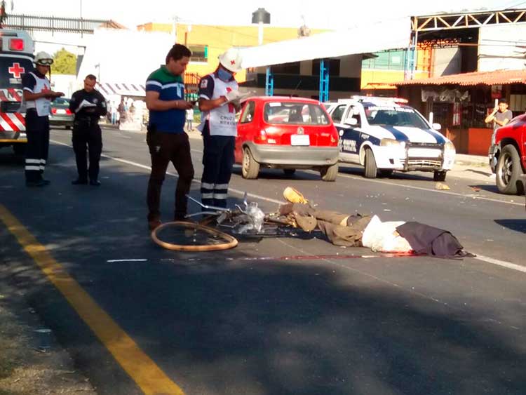 Iba en bicicleta y lo atropellan en vía corta, detienen a conductor