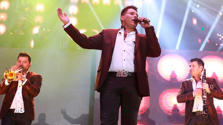 La Banda MS conquista y enamora en la Arena Ciudad de México