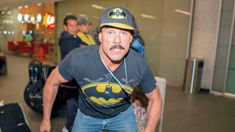 Eduardo Yáñez perdió el control y cacheteó a un reportero