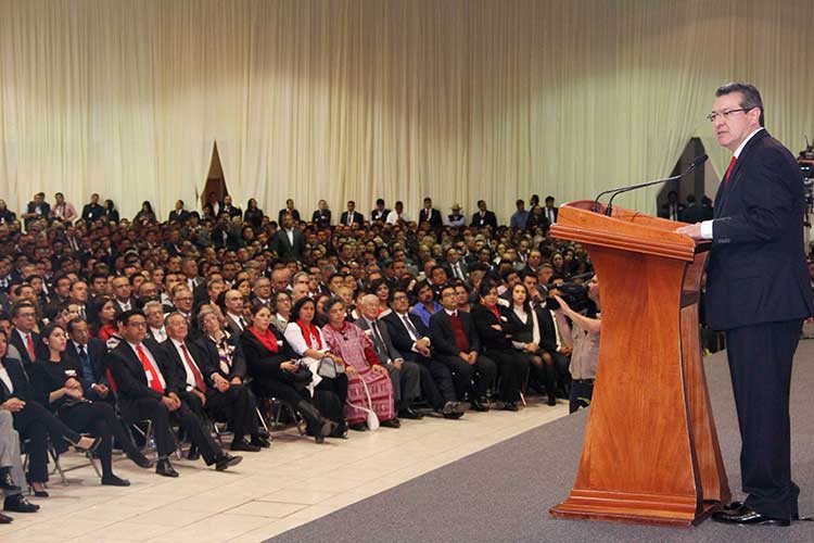 Anuncia Marco Mena diez mega proyectos en primer informe de gobierno