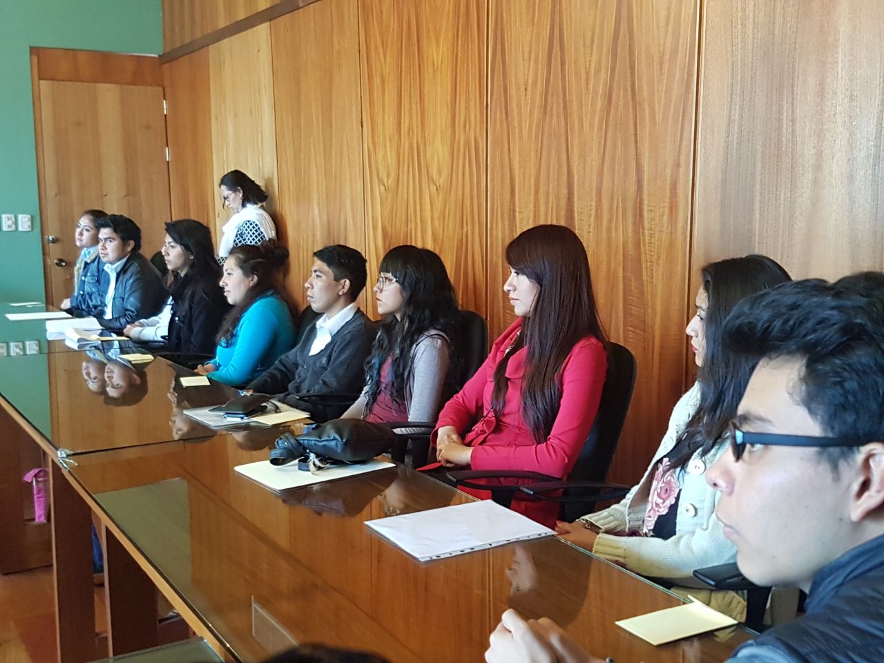 Beca Héctor Ortiz a 25 universitarios con su salario de diputado