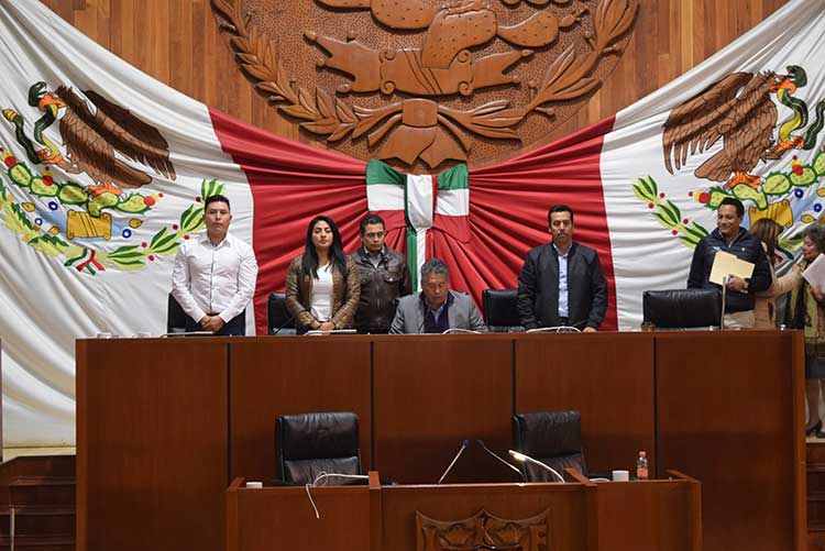 Designan a J. Carmen Corona presidente de la comisión permanente