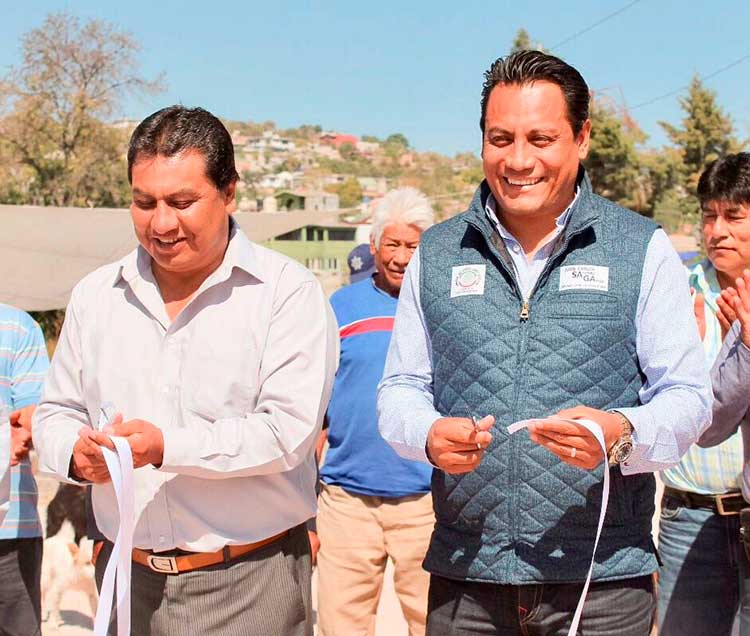 El diputado Juan Carlos Sánchez García inaugura calle en Zacualpan