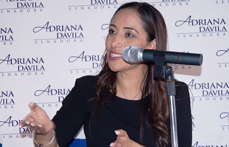 Es Adriana Dávila candidata de MGZ a la gubernatura