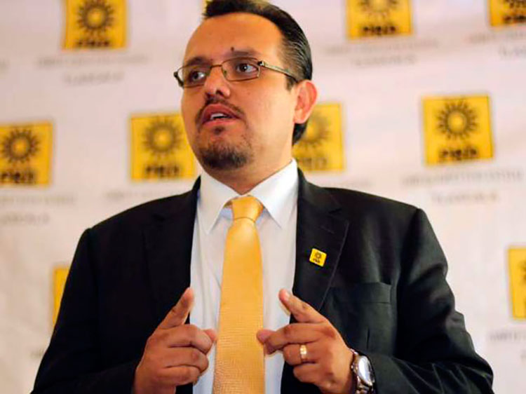 Se va Cambrón del PRD no pudo con el paquete