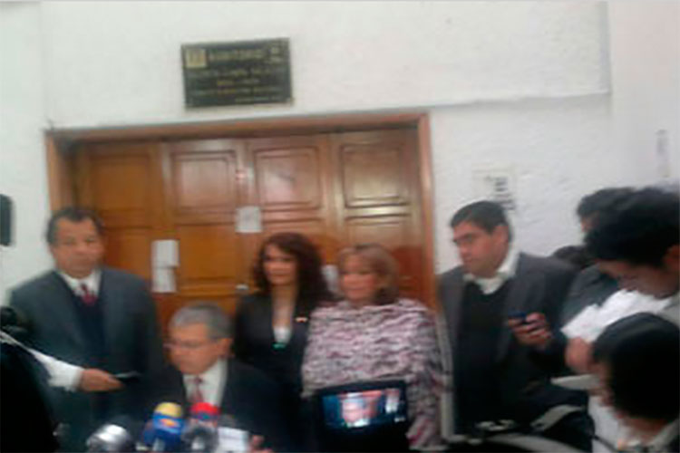 “Lore” y su tribu se reparten puestos y amor, ya se siente candidata al Gobierno