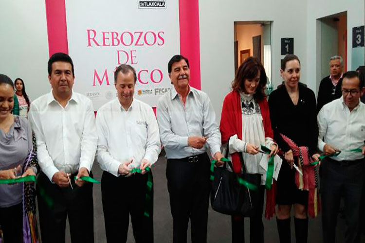 Anabell Avalos es relegada durante visita de Meade Kuribreña tras posar con “Gober precioso”